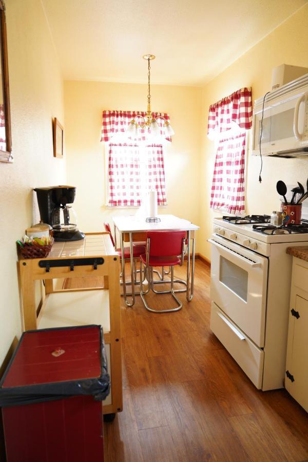 ביג בר לייק Hillcrest Suites & Cabins מראה חיצוני תמונה