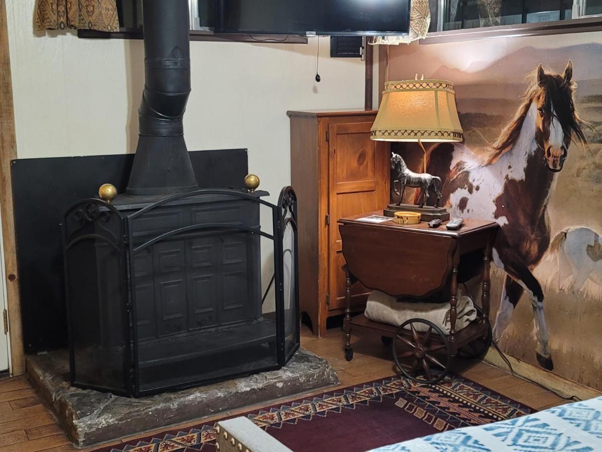 ביג בר לייק Hillcrest Suites & Cabins מראה חיצוני תמונה