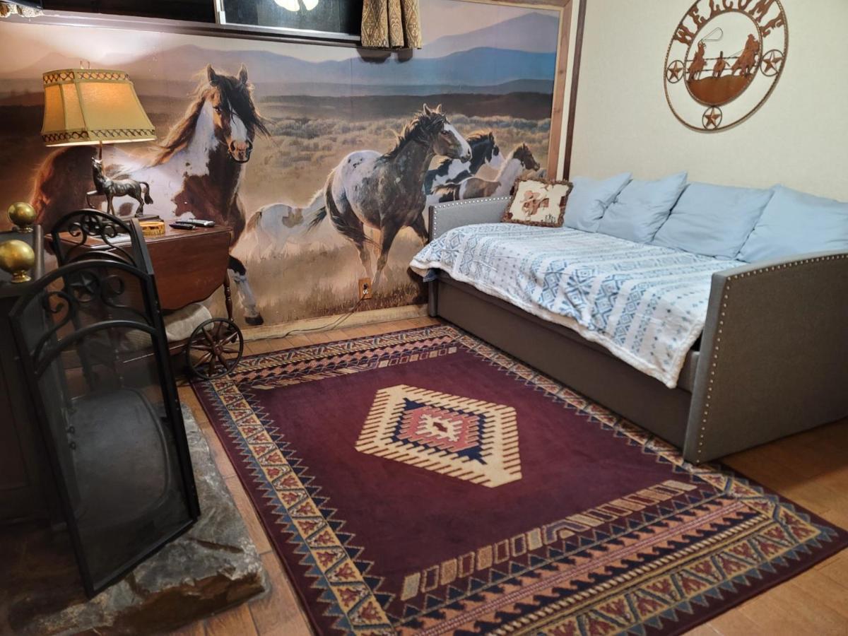 ביג בר לייק Hillcrest Suites & Cabins מראה חיצוני תמונה