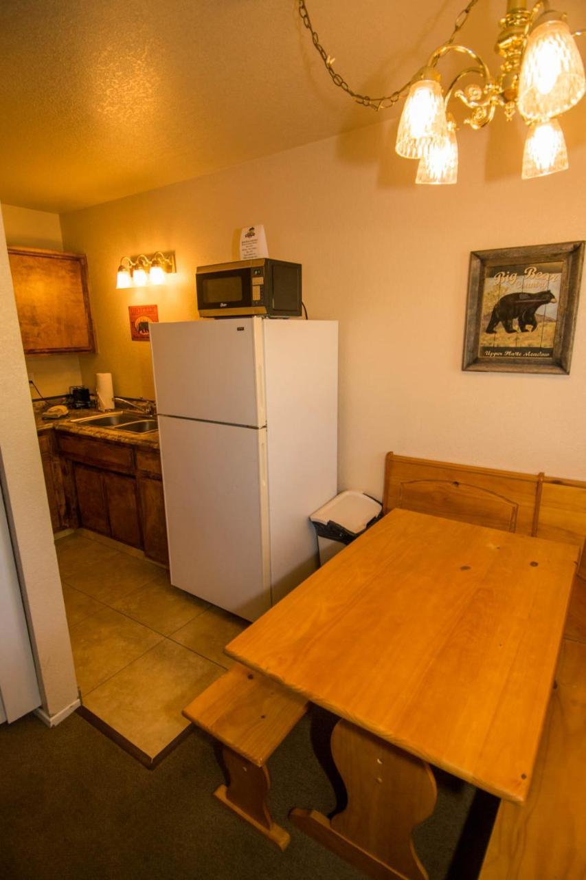 ביג בר לייק Hillcrest Suites & Cabins מראה חיצוני תמונה
