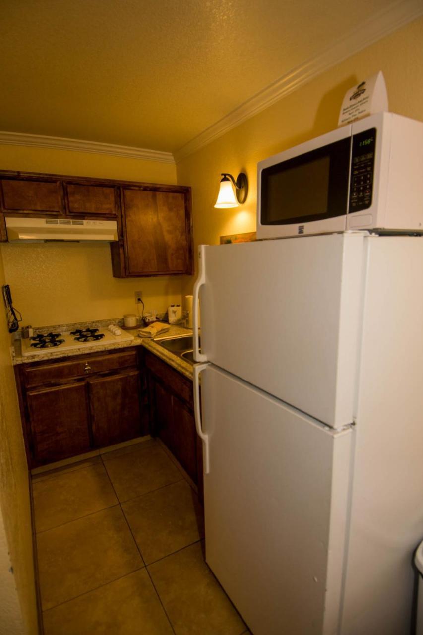ביג בר לייק Hillcrest Suites & Cabins מראה חיצוני תמונה