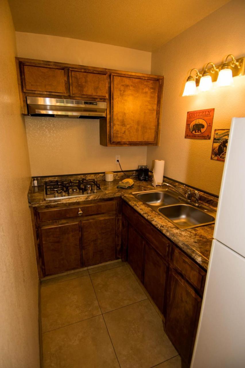 ביג בר לייק Hillcrest Suites & Cabins מראה חיצוני תמונה
